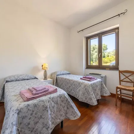 Charming House In With Sea View Daire