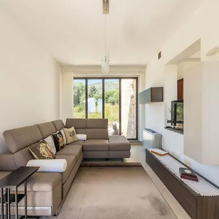 Charming House In With Sea View Daire Orosei